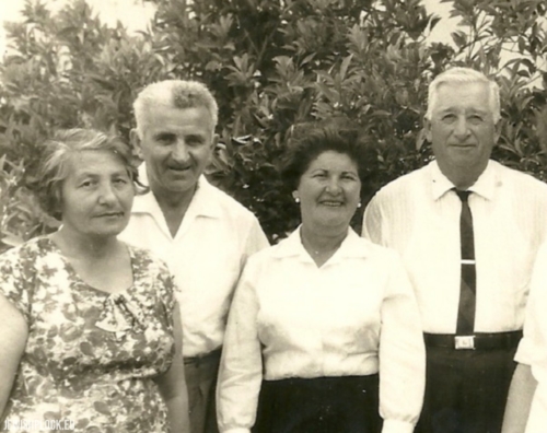 (Left to right) In the garden of Ryfka (daughter of Mortka Koryto) and her husband Shmuel, with her aunt Etka (nee Koryto) and her husband Edward (from the USA) in Israel, 1963